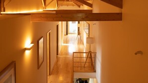 A wooden staircase leading to a second floor with a view of the outside. - Casa S. Miguel Arcanjo - T5 (Caniçada)