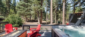 Navigate Stays Hot Tub Home 5 Min to Ski Resort