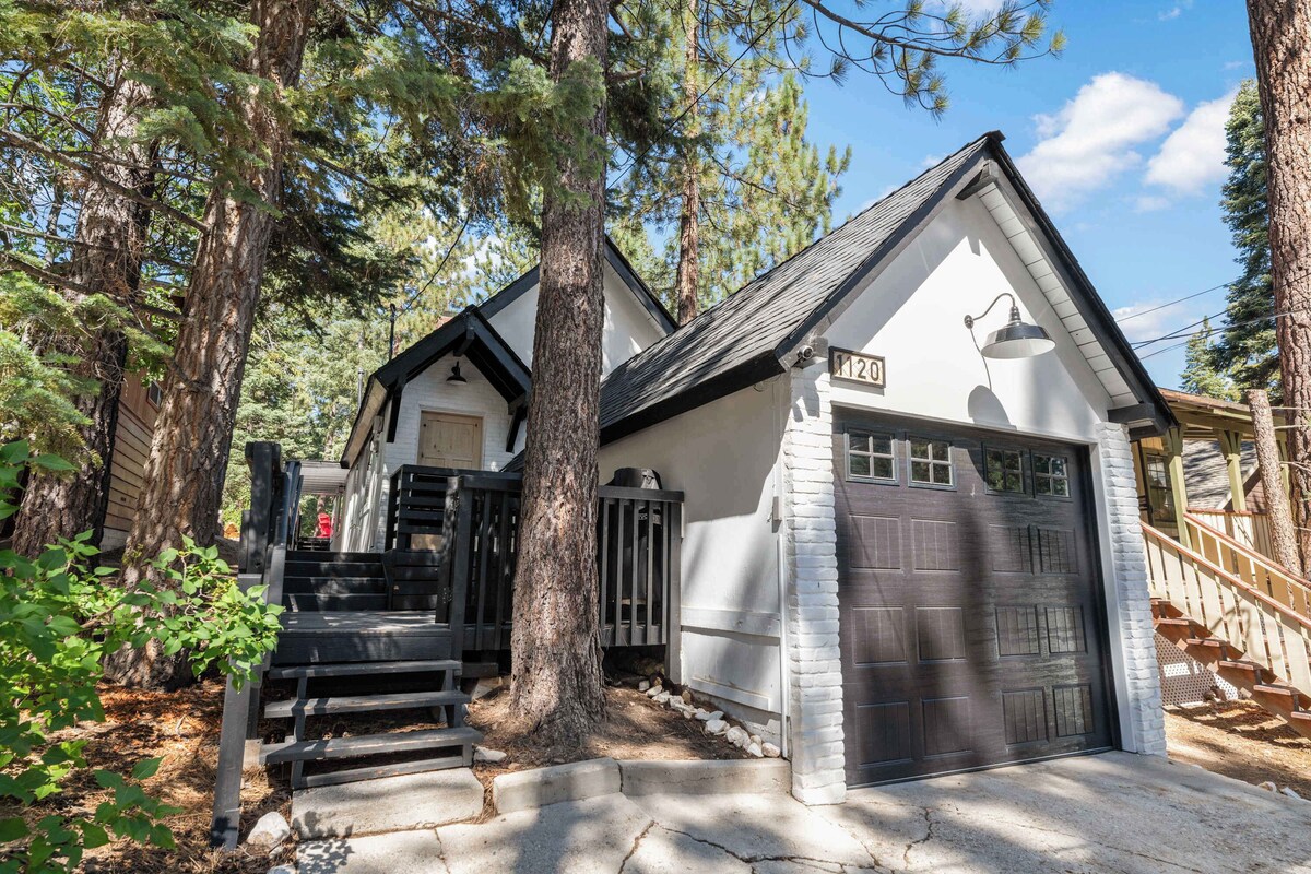 Navigate Stays Hot Tub Home 5 Min to Ski Resort