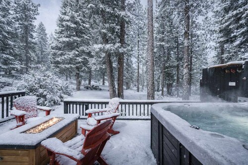 Navigate Stays Hot Tub Home 5 Min to Ski Resort