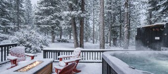 Navigate Stays Hot Tub Home 5 Min to Ski Resort