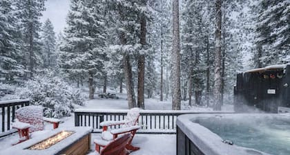 Navigate Stays Hot Tub Home 5 Min to Ski Resort