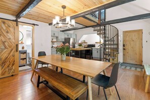 Dining - Navigate Stays Hot Tub Home 5 Min to Ski Resort (Big Bear Lake)