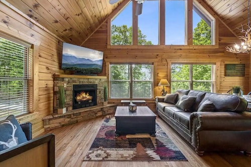 Cabin w/Pool Table, Arcade Games, & Private Hot Tub