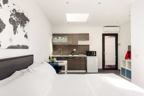 Iron/ironing board, free WiFi, bed sheets - Lovely Studio with Balcony by St. Peter (Roma)