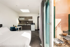 Iron/ironing board, free WiFi, bed sheets - Lovely Studio with Balcony by St. Peter (Roma)