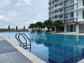Outdoor pool - Paradigm Mall Platino 2BR 2FREE By Natol (Johor Bahru)