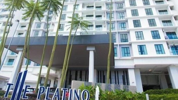 A high-rise hotel with multiple balconies, a fountain, and palm trees in the foreground. - Paradigm Mall Platino 2BR 2FREE By Natol (Johor Bahru)