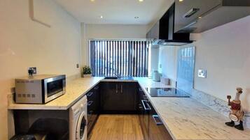 Rumah | Dapur pribadi | Lemari es, microwave, oven, dan kompor