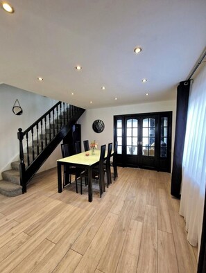 House | Dining