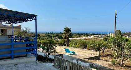 Vacation home with beautiful sea view near Guidaloca, Scopello and the Zingaro