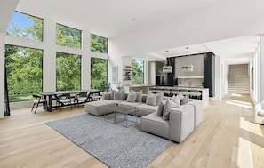 Living area - Above Nashville Icon I Modern I Pool&Spa I Location I Luxury Services (Brentwood)