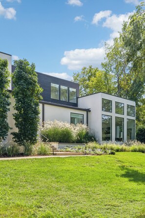 Exterior - Above Nashville Icon I Modern I Pool&Spa I Location I Luxury Services (Brentwood)