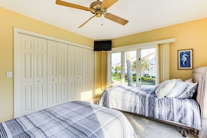 Interior - Kayaks, Bikes & Bay Access: Bradenton Escape! (Bradenton)