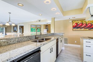 Interior - Kayaks, Bikes & Bay Access: Bradenton Escape! (Bradenton)