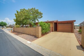 Interior - Swim & Golf: Palm Desert Home in Senior Community! (Palm Desert)