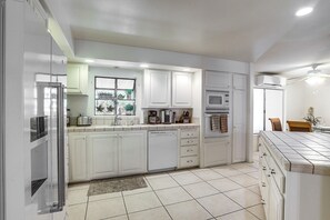 Interior - Swim & Golf: Palm Desert Home in Senior Community! (Palm Desert)