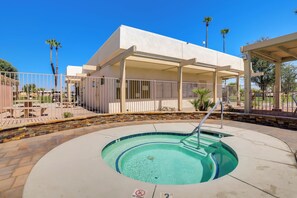 Interior - Swim & Golf: Palm Desert Home in Senior Community! (Palm Desert)