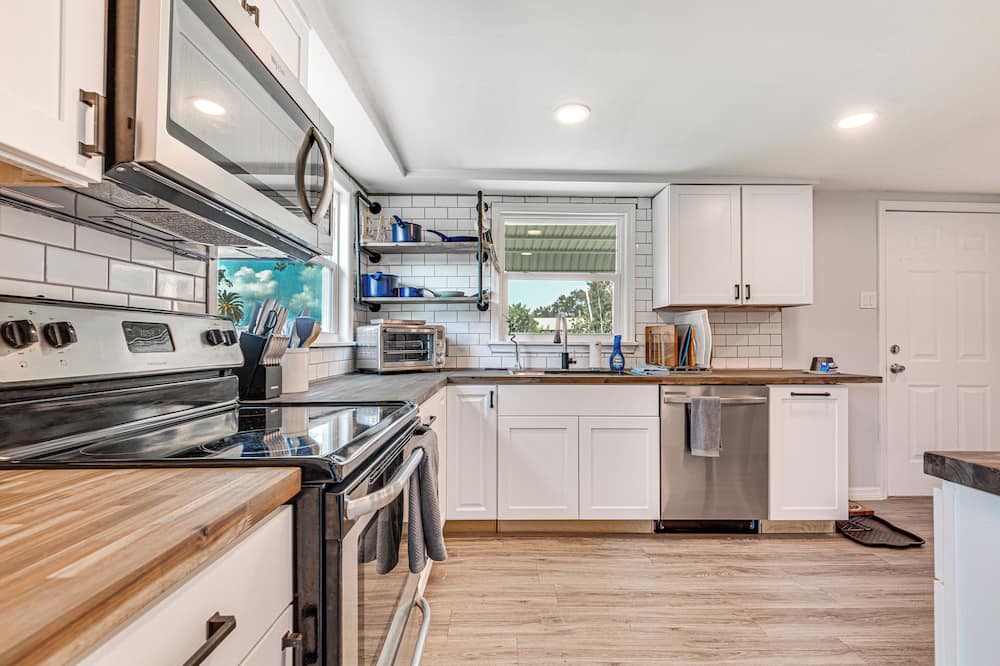 Centrally Located Merritt Island Cottage w/ Deck! - Viera, FL