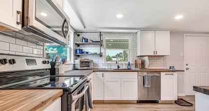 Centrally Located Merritt Island Cottage w/ Deck!