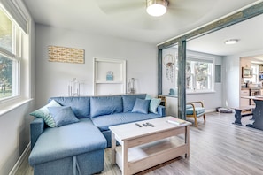 Cottage (2 Bedrooms) | Interior - Centrally Located Merritt Island Cottage w/ Deck! (Merritt Island)