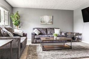 Maison (3 Bedrooms) | Aire de séjour | Téléviseur à écran plat