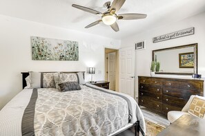 Apartment (2 Bedrooms) | Interior - Oceanside Condo w/ Pool & Hot Tub Access! (Oceanside)