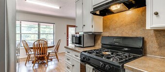 2 Mi to Kyle Field: Bryan Home w/ Fenced Yard