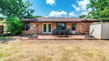 House (3 Bedrooms) | Outdoor dining
