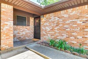 Interior - 2 Mi to Kyle Field: Bryan Home w/ Fenced Yard (Bryan)