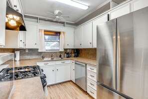 House (3 Bedrooms) | Interior - 2 Mi to Kyle Field: Bryan Home w/ Fenced Yard (Bryan)