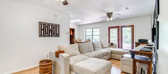 2 Mi to Kyle Field: Bryan Home w/ Fenced Yard