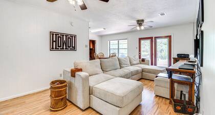 2 Mi to Kyle Field: Bryan Home w/ Fenced Yard