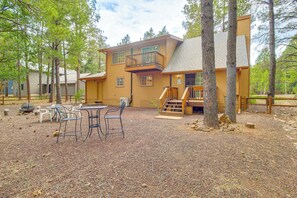 House (3 Bedrooms) | Interior - 4 Mi to Lake: Pet-friendly Cabin in Pinetop (Pinetop)