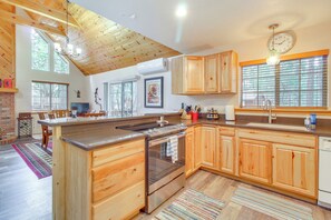 House (3 Bedrooms) | Interior - 4 Mi to Lake: Pet-friendly Cabin in Pinetop (Pinetop)