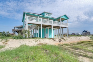 House (3 Bedrooms) | Interior - Hot Tub, Beach Access! Bay-view Gilchrist Retreat (Port Bolivar)
