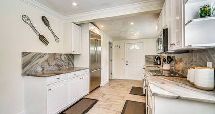 Peaceful Fort Myers Home: Walk to Buckingham Farms