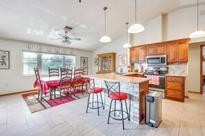Interior - 5 Mi to Weeki Wachee: Spring Hill Home w/ Lanai (Spring Hill)