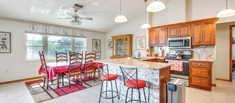 5 Mi to Weeki Wachee: Spring Hill Home w/ Lanai