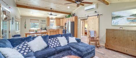 House (2 Bedrooms) | Living area | TV, books