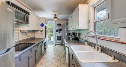 Blacksburg Hideaway w/ Hot Tub ~ 5 Mi to Campus!