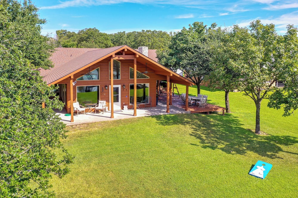 Rhodes Retreat w/ Dock on Cedar Creek Lake!