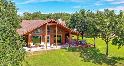 Rhodes Retreat w/ Dock on Cedar Creek Lake!