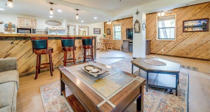 Steps to C Street & Saloons! Virginia City Getaway