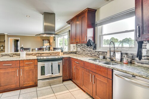 Luxe Lakefront Portsmouth Home: Fish, Swim & Play!