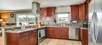 Luxe Lakefront Portsmouth Home: Fish, Swim & Play!