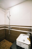 Family Triple Room | Bathroom | Shower, hair dryer, slippers, towels