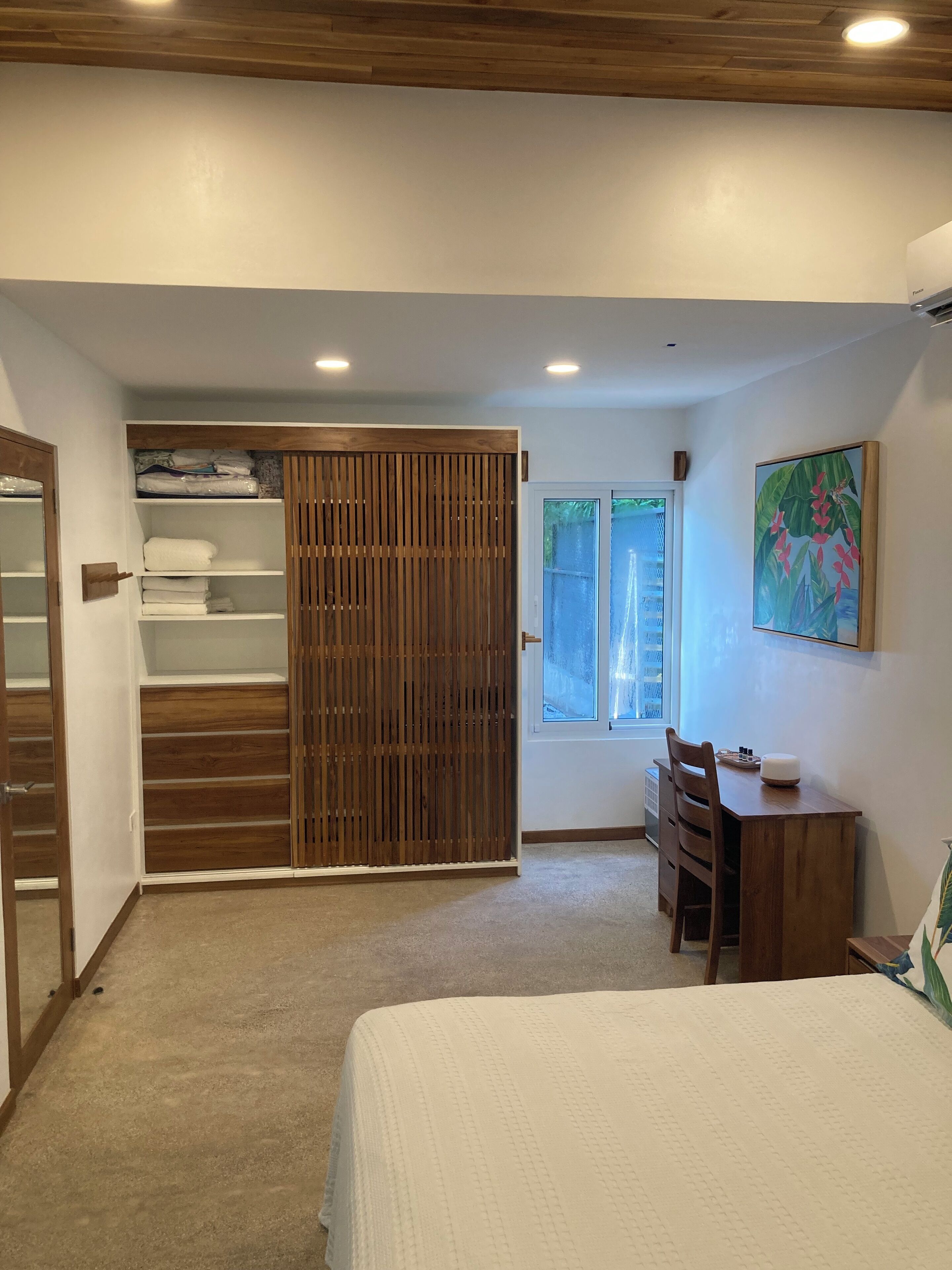 1 habitación, caja de seguridad en la habitación y escritorio 