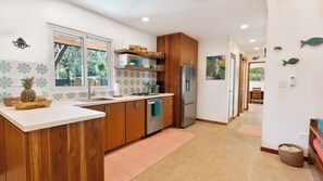 Fridge, microwave, stovetop, dishwasher