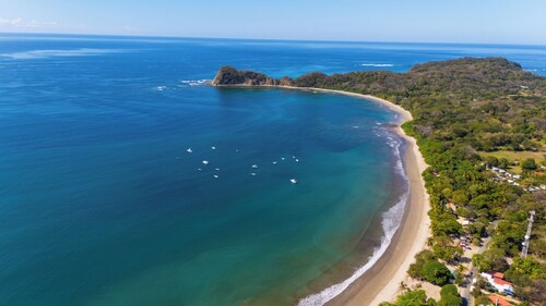 Charming casita with a private pool awaits you … come and enjoy the pura vida!